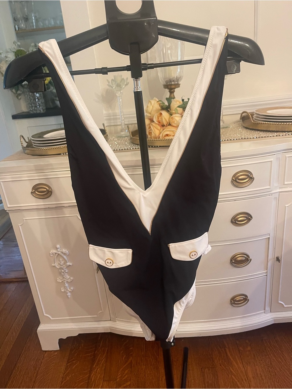 Gottex Black and White V‑Neck One-Piece Swimsuit